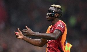 记者：奥斯梅恩今夏想去英超并告知曼联切尔西，没欧冠踢也能加盟