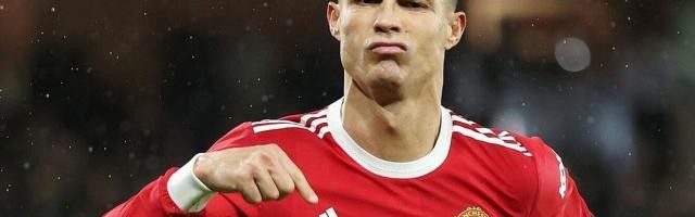 开云体育-西媒：对手买强援曼联行动慢 C罗留队决定有所动摇